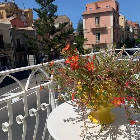 L'ancora Oda ve Kahvaltı Milazzo